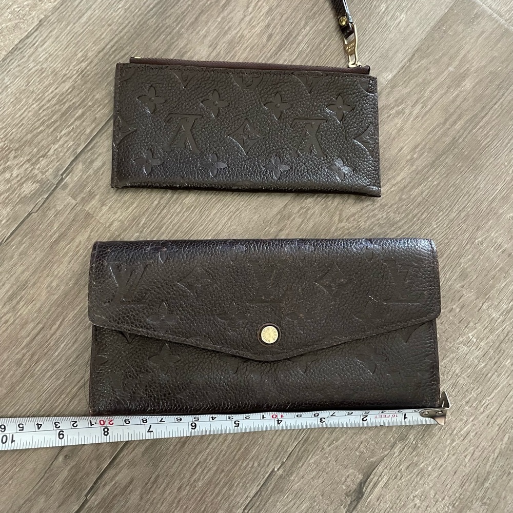 Brand: Louis Vuitton
Louis Vuitton Sarah Wallet Monogram Canvas ((dark brown).